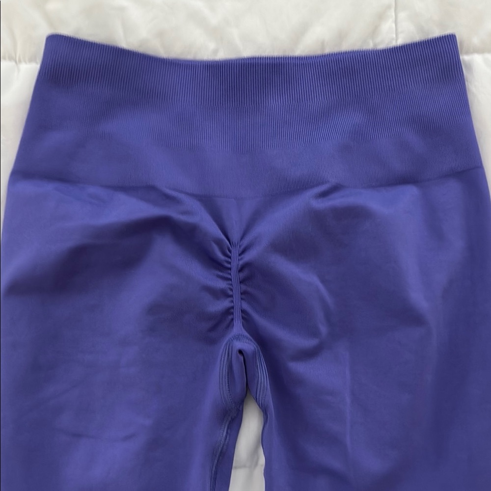 YoungLA Leggings - Picture 4 of 6